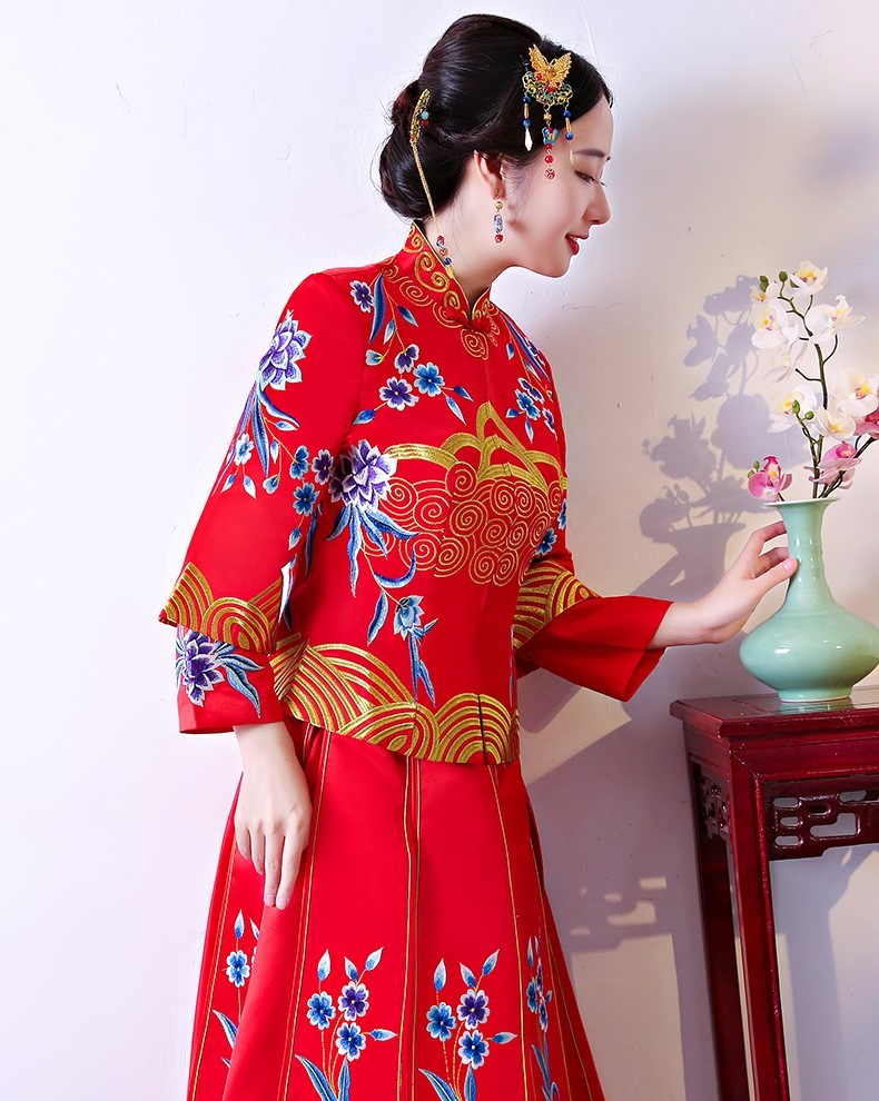 古典中國(guó)風(fēng)中式禮服，牡丹多喜刺繡新娘禮服