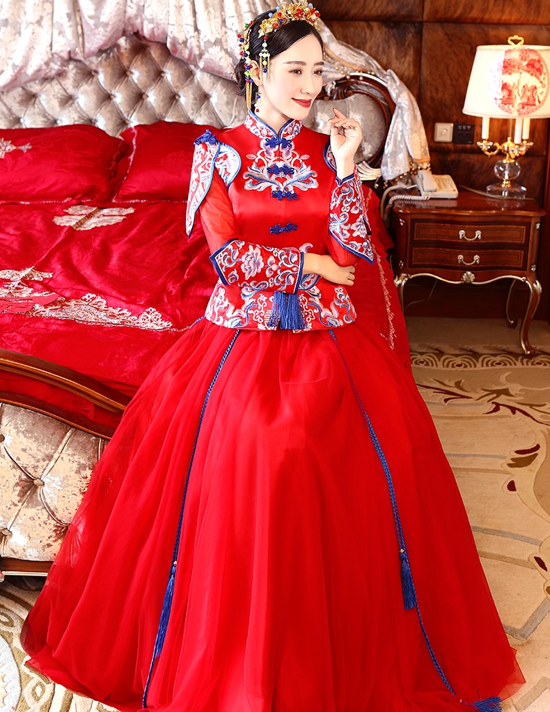 中國結(jié)傳統(tǒng)中式禮服，唯美秀禾服新娘禮服