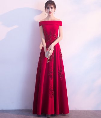 一字肩中式禮服，蕾絲花裝飾晚禮服