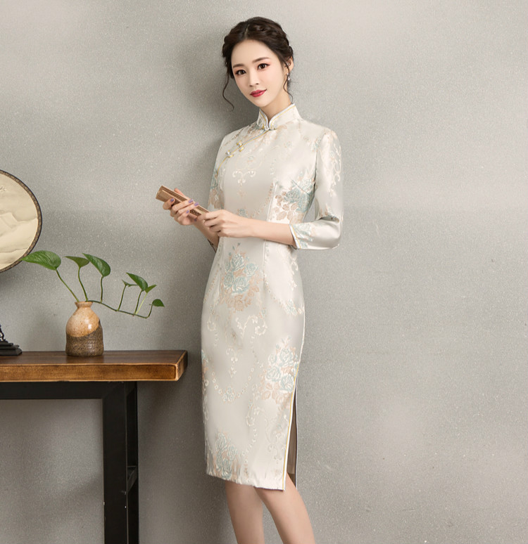 清新淡雅繡花旗袍，中袖優(yōu)雅旗袍裙
