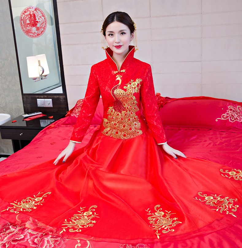 孔雀亮片繡花中式禮服，唯美新娘結(jié)婚禮服