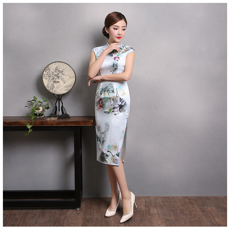 白色鄉(xiāng)墨印花旗袍，短袖真絲旗袍裙