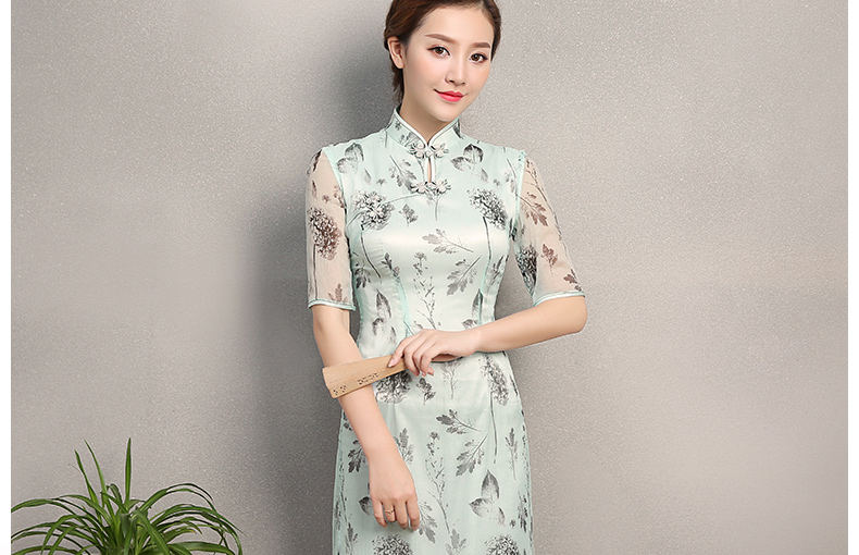 淡青色時(shí)尚印花旗袍，優(yōu)雅清新旗袍裙