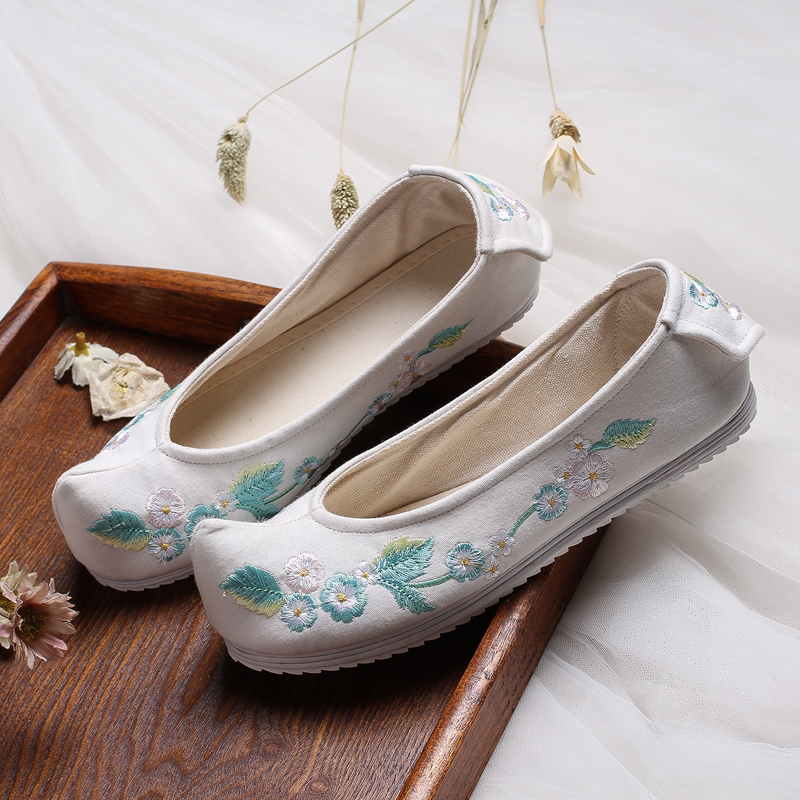 花朵刺繡翹頭鞋，復(fù)古民族風(fēng)繡花鞋