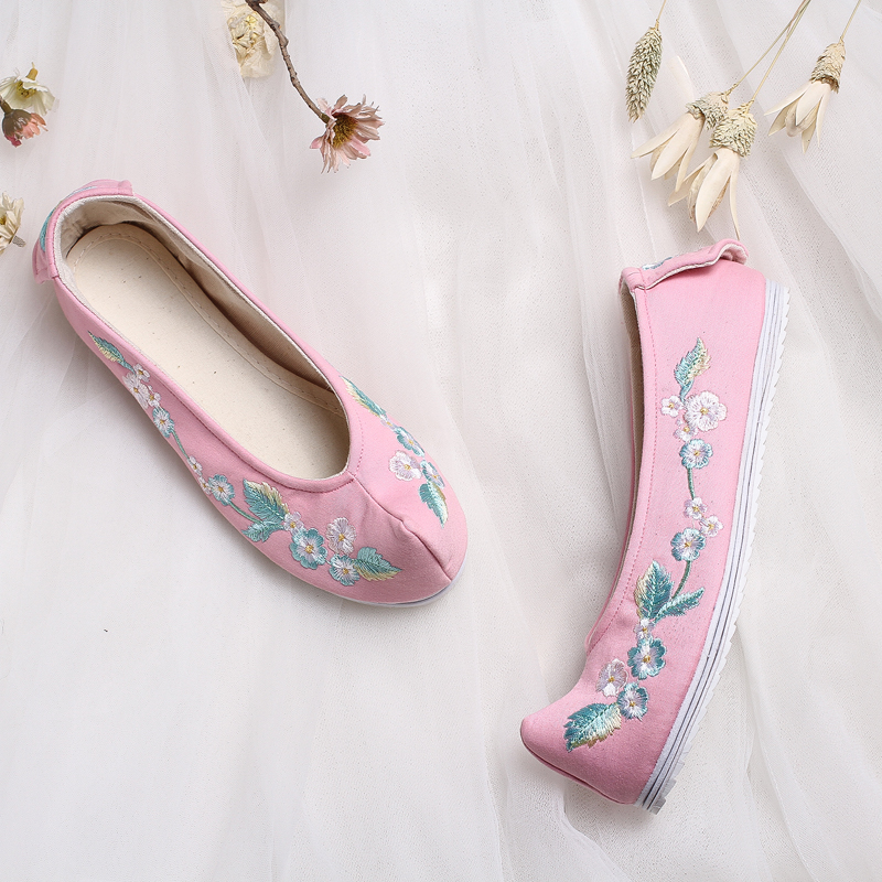 花朵刺繡翹頭鞋，復(fù)古民族風(fēng)繡花鞋