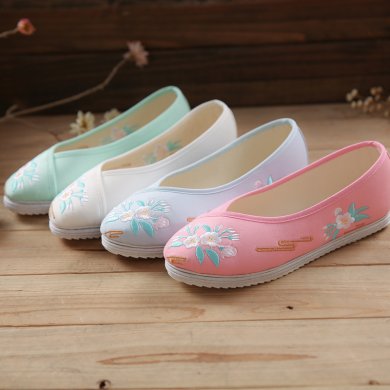 簡(jiǎn)單別致花朵刺繡平底鞋，復(fù)古民族風(fēng)繡花鞋
