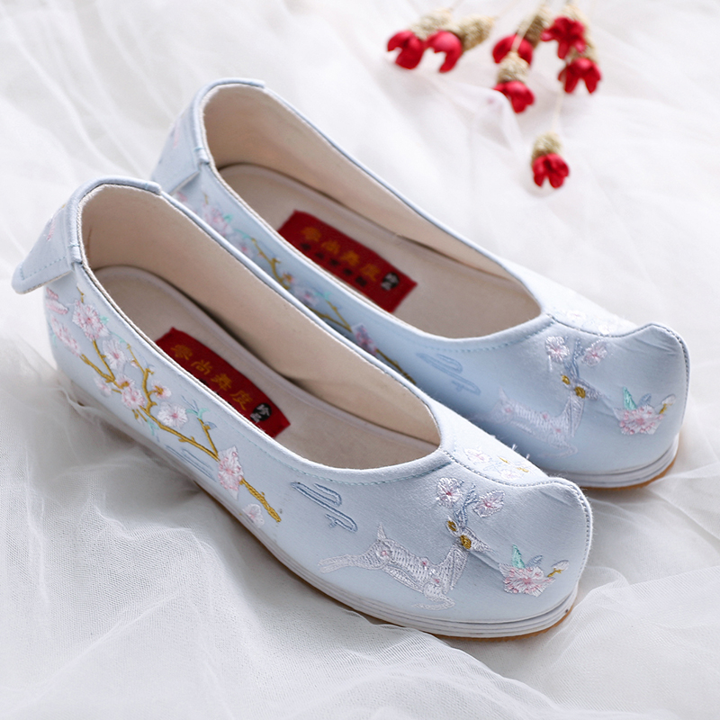 梅花鹿刺繡內(nèi)增高翹頭鞋，復(fù)古繡花鞋