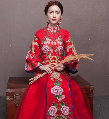 古典韻味中式禮服，新娘結(jié)婚禮服