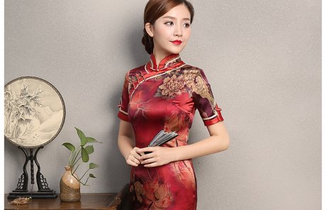 紅色復(fù)古風(fēng)情旗袍，短袖印花旗袍裙