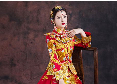 紅色長款拖尾中式禮服，精美刺繡新娘結(jié)婚禮服