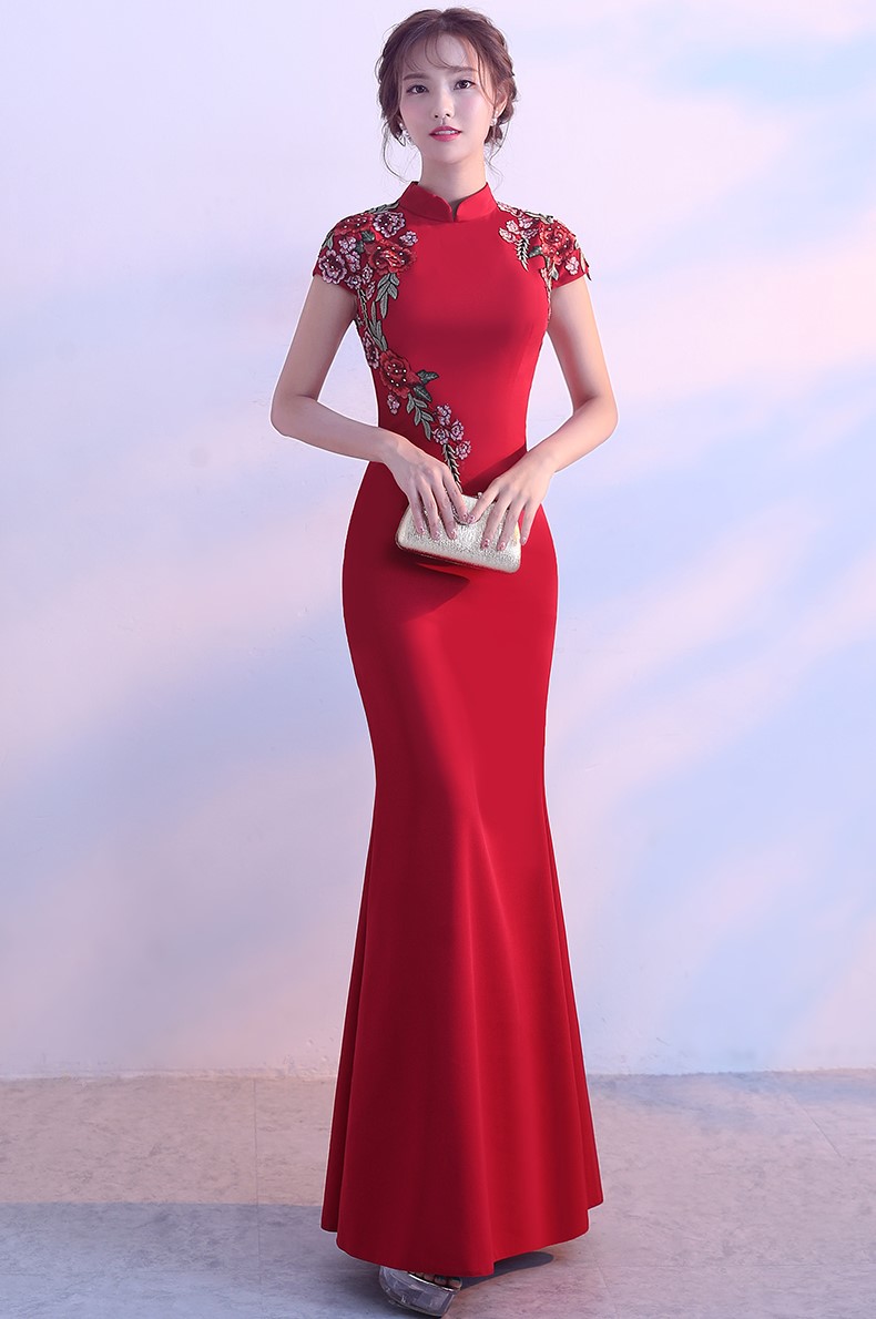 紅色刺繡貼花中式禮服，修身魚尾長(zhǎng)款晚禮服