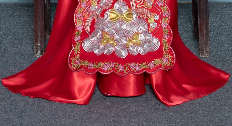 中國風(fēng)高貴刺繡嫁衣，新娘結(jié)婚中式禮服