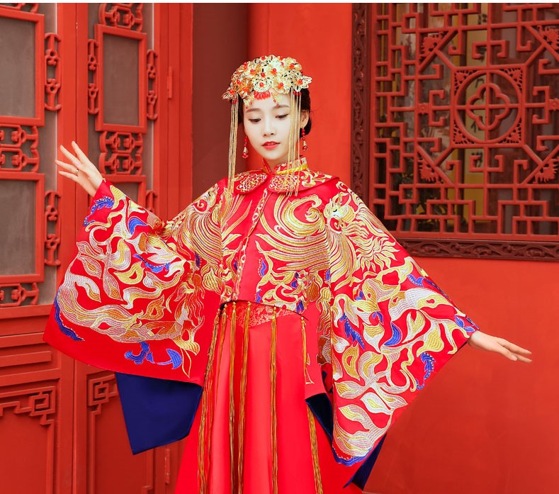 古典高貴刺繡新娘禮服，拖尾結(jié)婚中式禮服