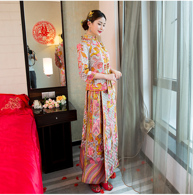 精美繡花中式禮服，時(shí)尚中國風(fēng)新娘禮服