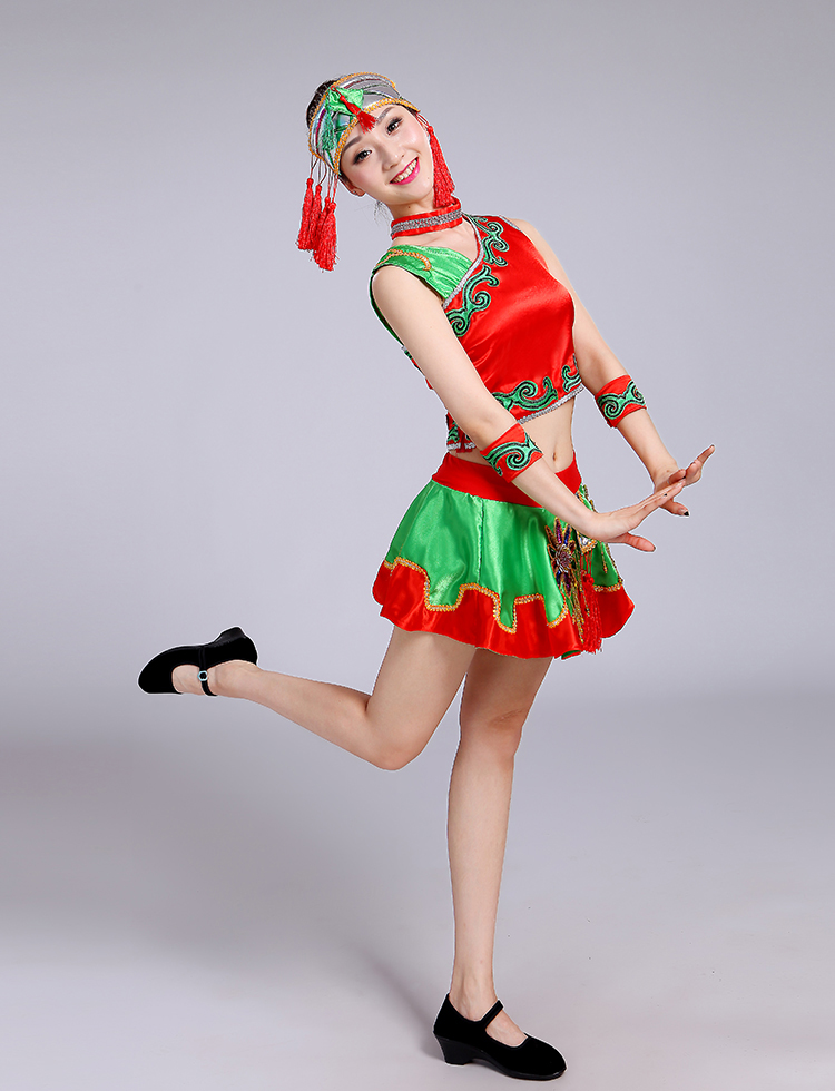 云南彝族壯族女表演超短裙服裝，少數(shù)民族服裝
