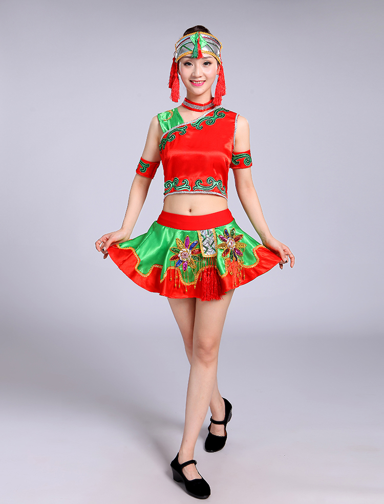 云南彝族壯族女表演超短裙服裝，少數(shù)民族服裝