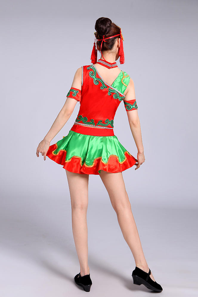 云南彝族壯族女表演超短裙服裝，少數(shù)民族服裝