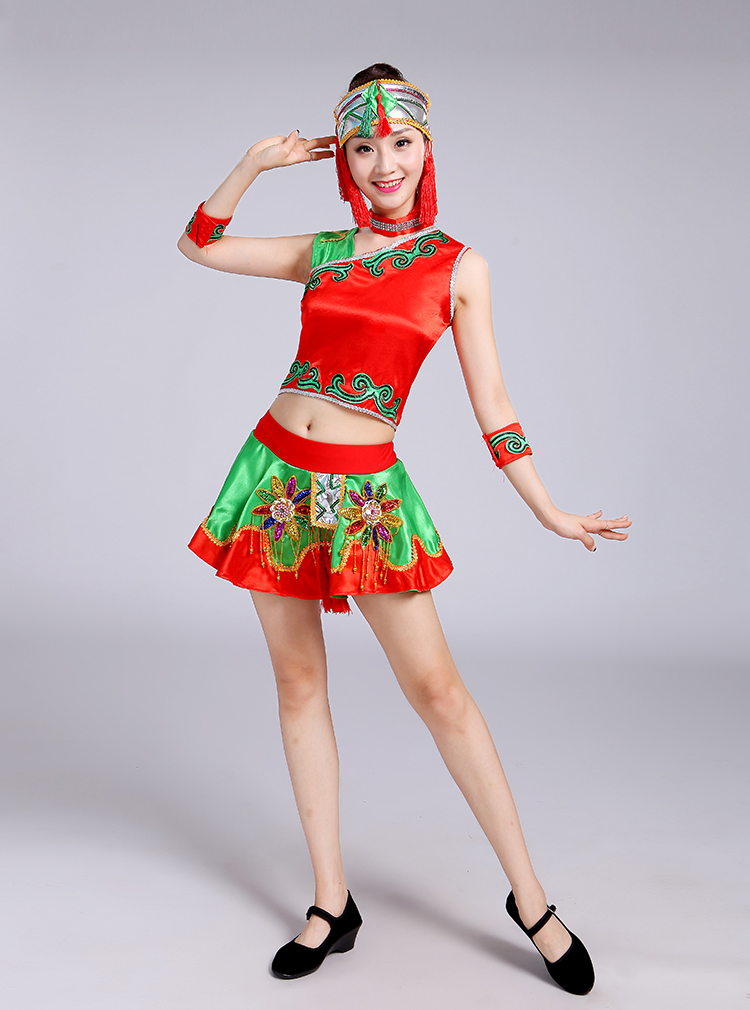 云南彝族壯族女表演超短裙服裝，少數(shù)民族服裝