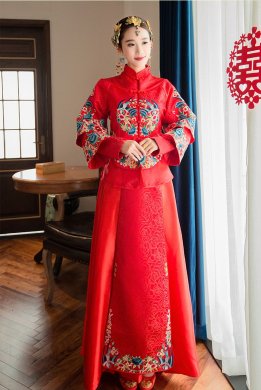 中國(guó)風(fēng)精致刺繡中式禮服新娘禮服