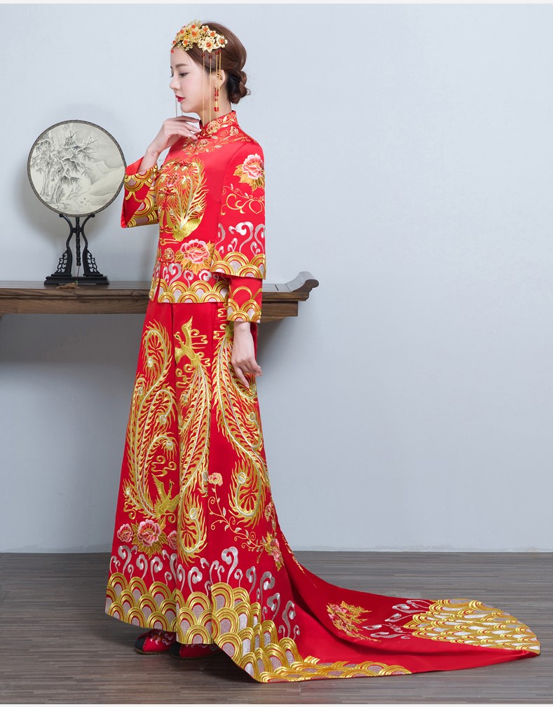 時(shí)尚中國風(fēng)拖尾中式禮服，金線刺繡新娘禮服