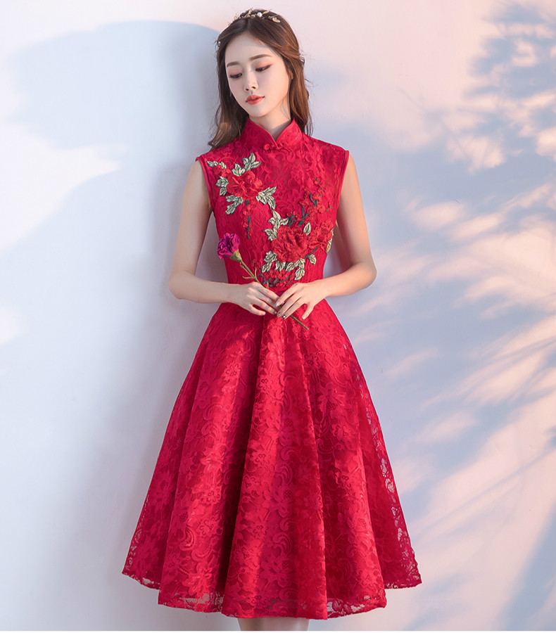 時(shí)尚無(wú)袖中式禮服，紅色蕾絲印花晚禮服