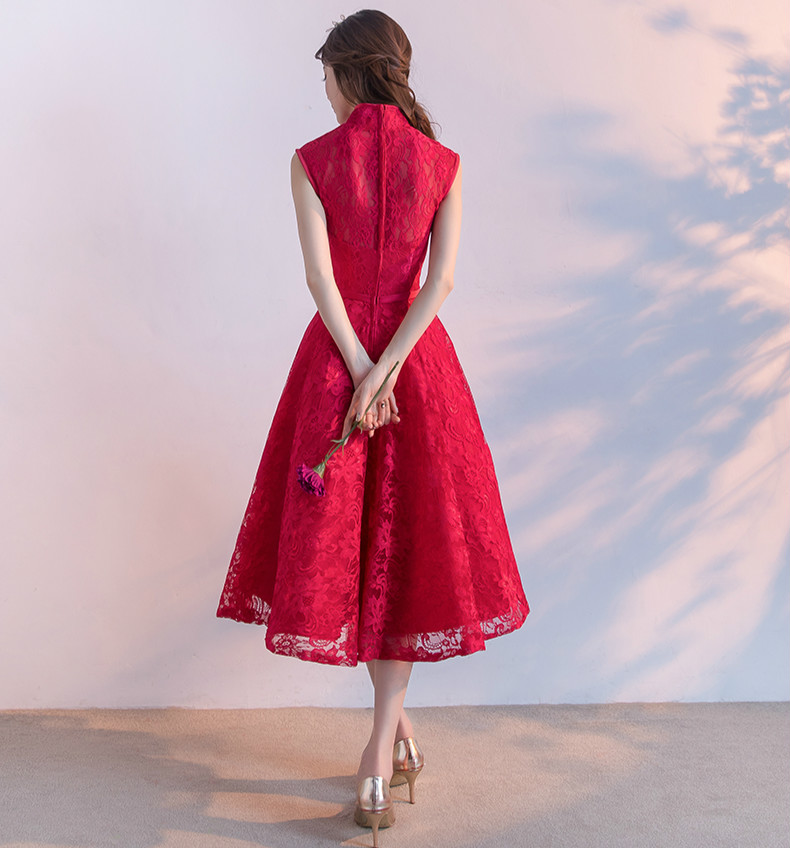 時(shí)尚無(wú)袖中式禮服，紅色蕾絲印花晚禮服