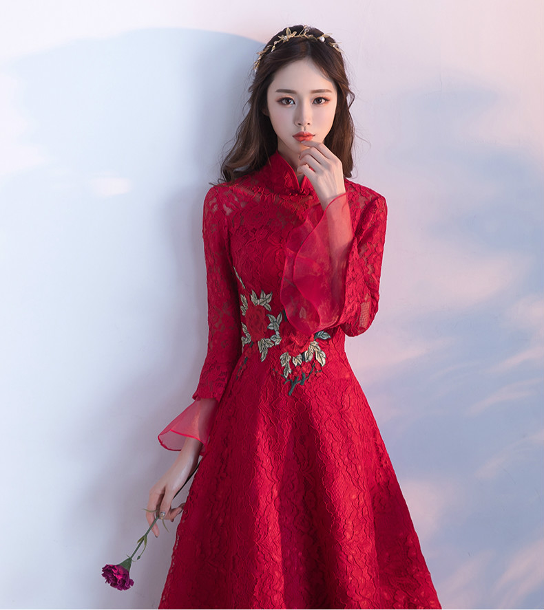 傳統(tǒng)復(fù)古印花中式禮服，紅色蕾絲新娘晚禮服
