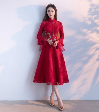 傳統(tǒng)復古印花中式禮服，紅色蕾絲新娘晚禮服