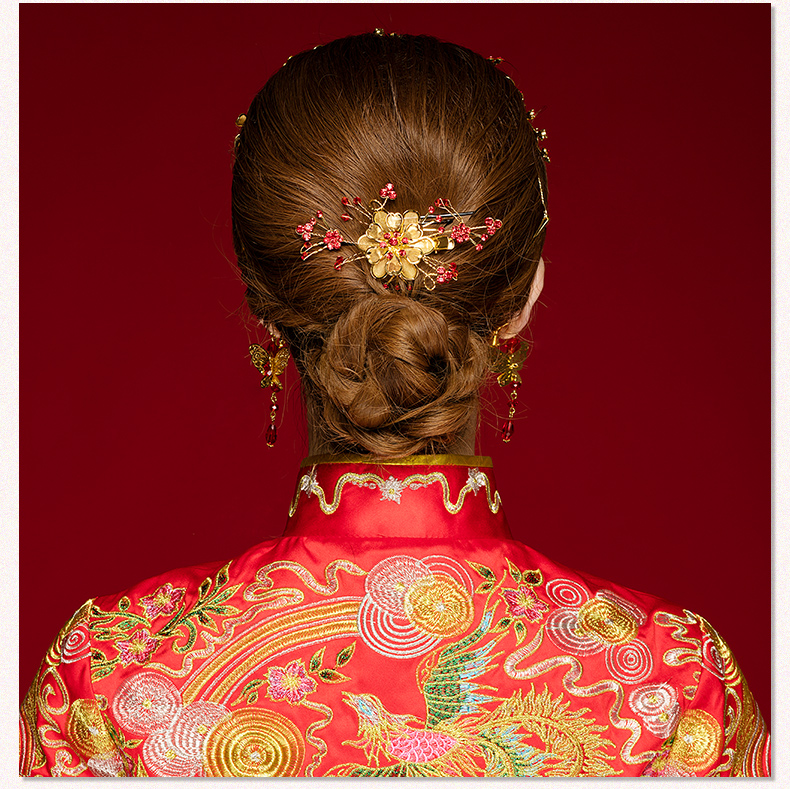 小巧中式敬酒禮服頭飾，金與紅水晶的搭配