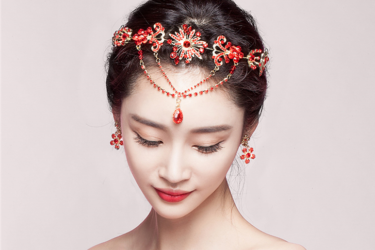 中式三件套裝敬酒服額飾，優(yōu)美盤發(fā)配飾發(fā)飾