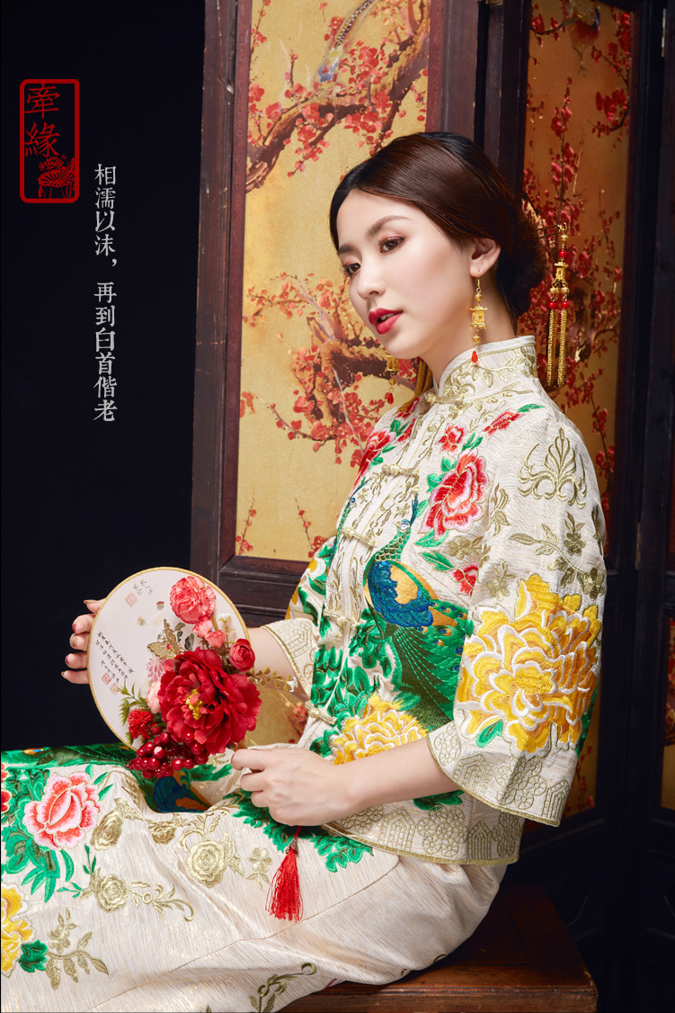 復古中式白色孔雀刺繡禮服，唐裝刺繡精美龍鳳