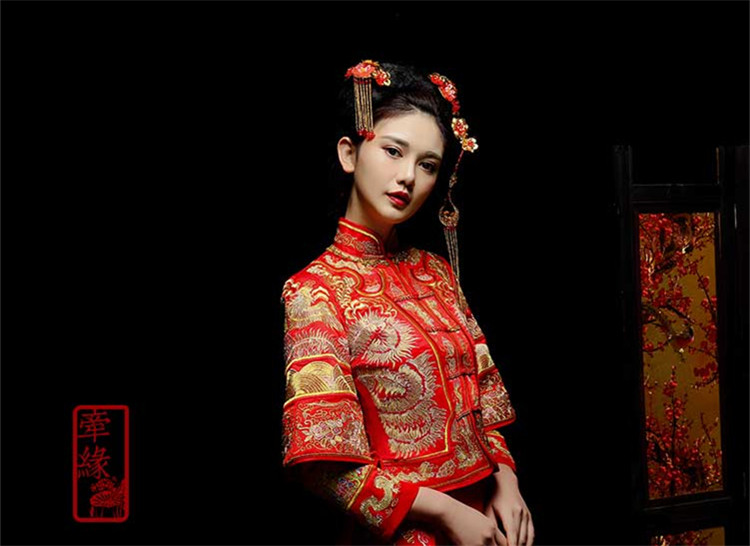新娘中式紅裝禮服，龍鳳繡花唐裝