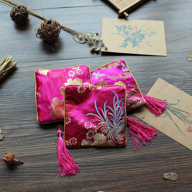 薦古典中國(guó)風(fēng)刺繡荷包手工包