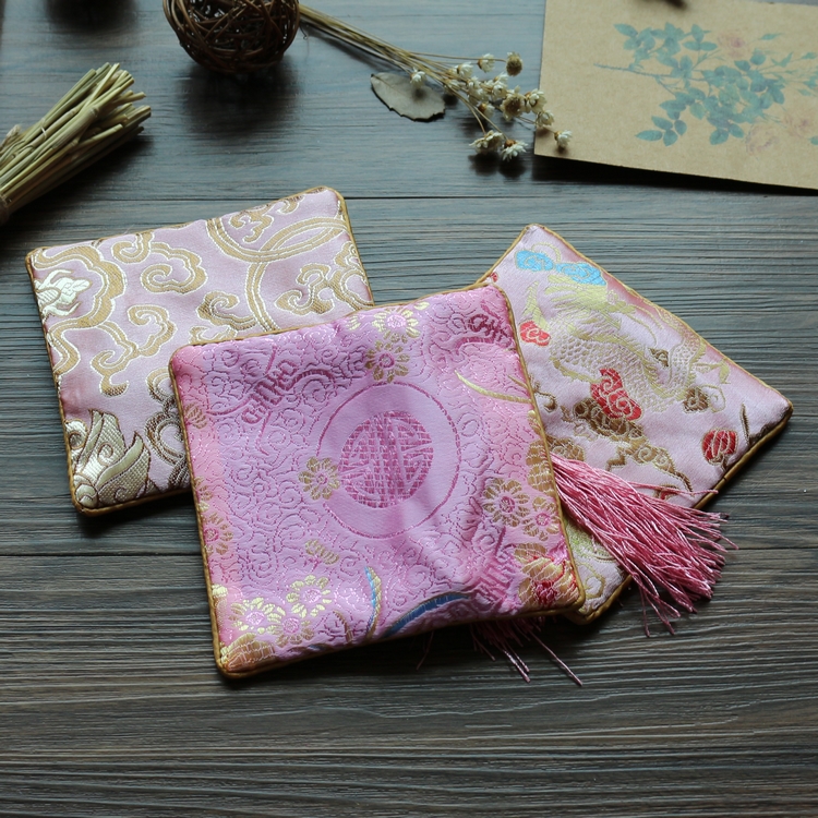 薦古典中國(guó)風(fēng)刺繡荷包手工包