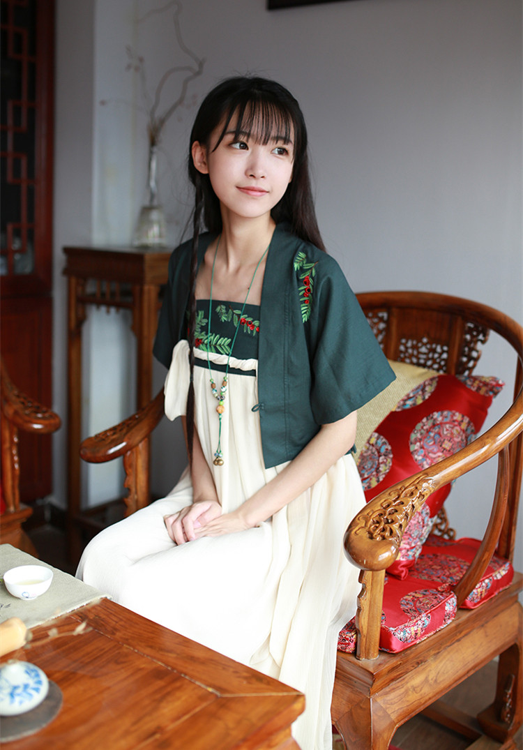 中國風(fēng)繡花日常漢元素對(duì)襟短款上襦