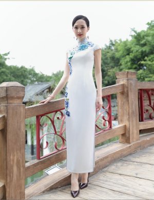 改良中國風(fēng)發(fā)現(xiàn)旗袍之美，復(fù)古中式旗袍