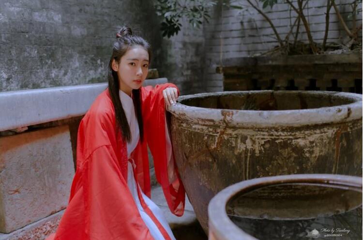 中國(guó)風(fēng)長(zhǎng)款仙女古裝圖片