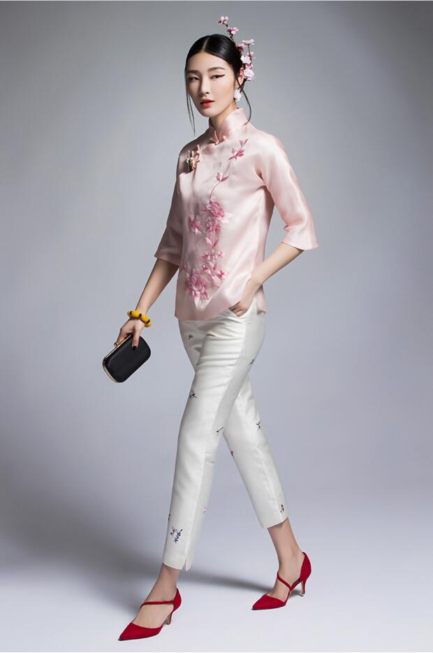 中國(guó)風(fēng)復(fù)古七分袖真絲刺繡改良唐裝女