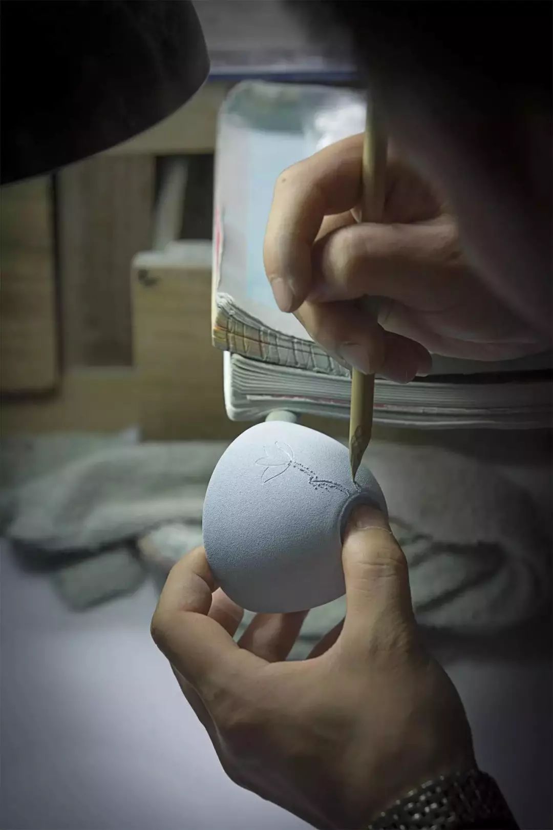 粉彩扒花工藝：細(xì)膩絕妙的陶瓷工藝！