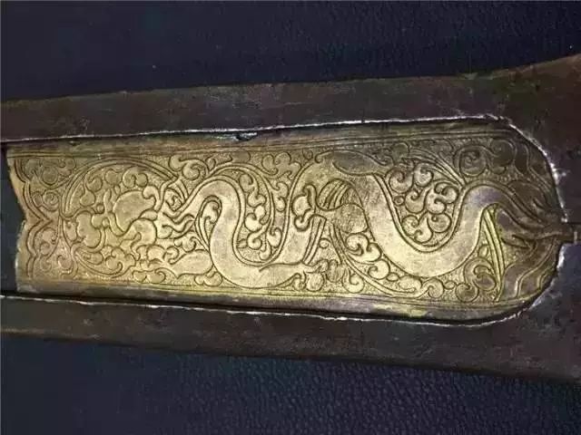 老牧民手中的藏刀，古代兵器太美!