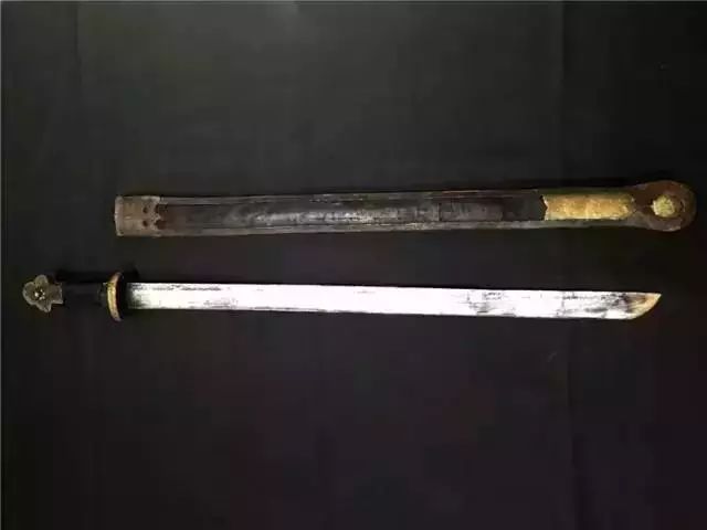 老牧民手中的藏刀，古代兵器太美!