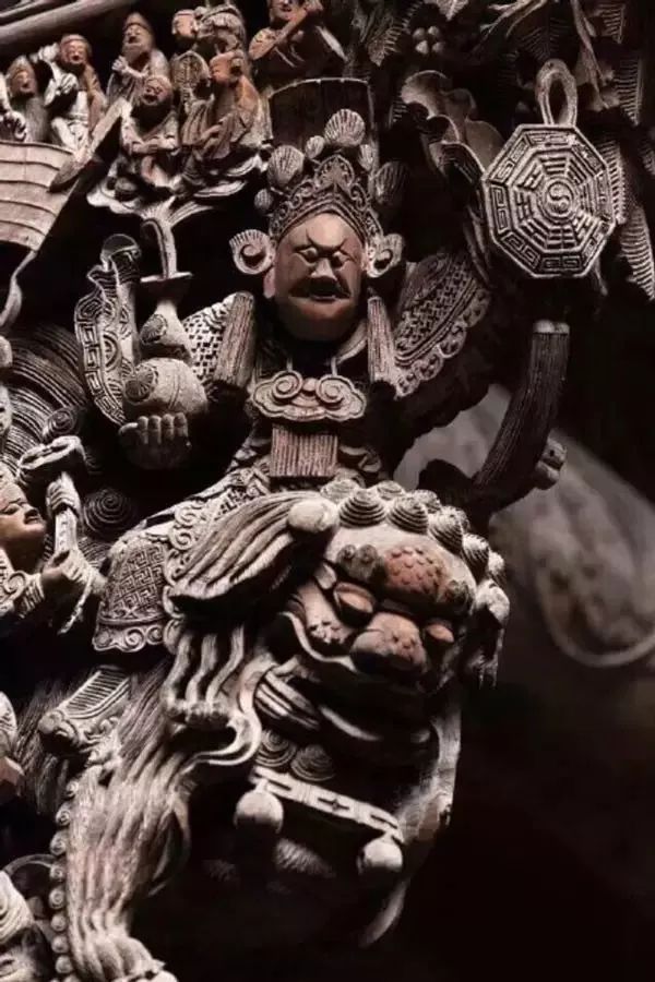 品味木雕藝術(shù)：感受中式老房的匠心之美！