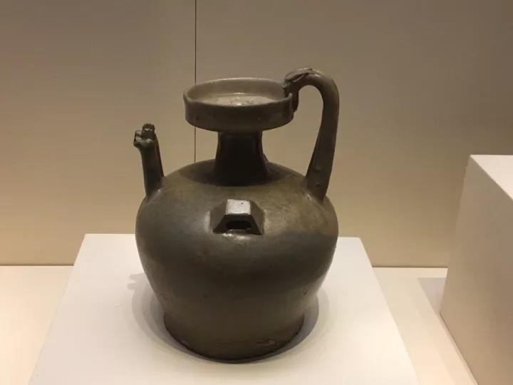 六朝青瓷：中國(guó)陶瓷史，一部青瓷史!