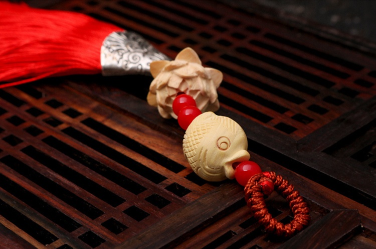中國風(fēng)流蘇木雕，年年有余細(xì)膩木雕