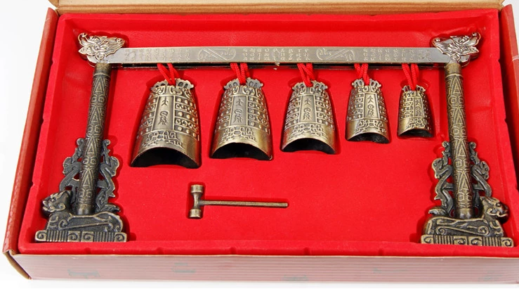 特色中國風(fēng)古典仿古編鐘，青銅器裝飾樂器擺件