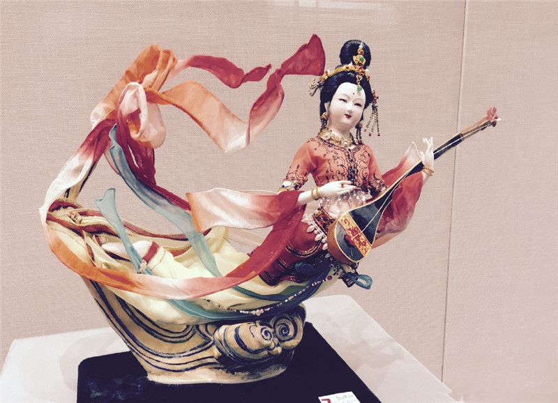 中國傳統(tǒng)工藝品，絹人