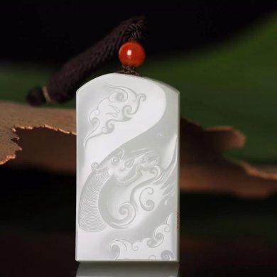 探討和田玉玉牌：和田玉規(guī)則牌形卻有一缺口？