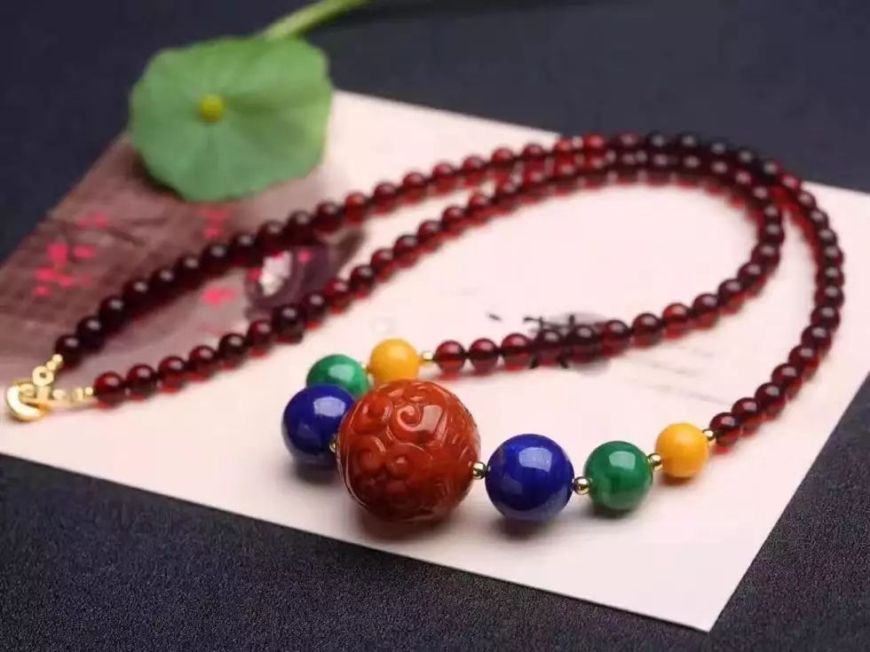 迷戀的紅，南紅手串之美！
