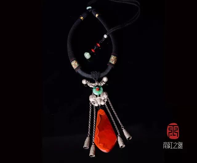 迷戀的紅，南紅手串之美！