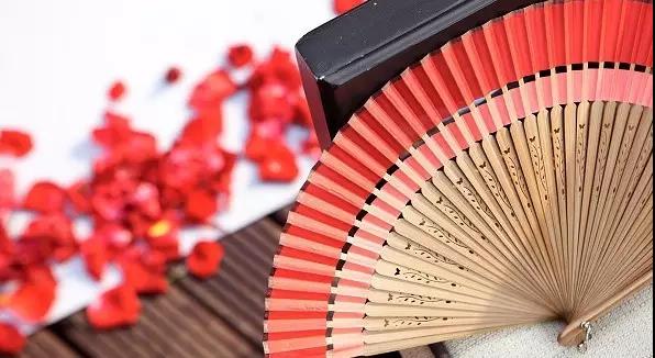 一把扇子風情萬種：搖出最美的中國風！